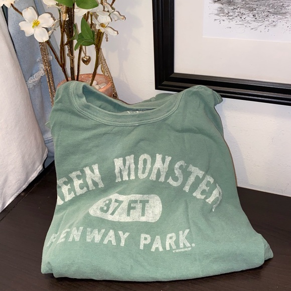 47 Tops - Graphic Tee - 4/$15✨